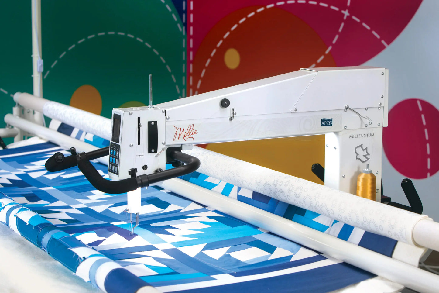 APQS Millie 26" Quilting Machine with Deluxe Bliss Frame