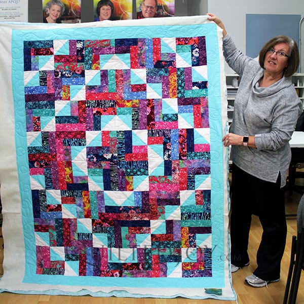 Judy free motion quilted this gorgeous quilt on an APQS longarm quilting machine at Quilted Joy