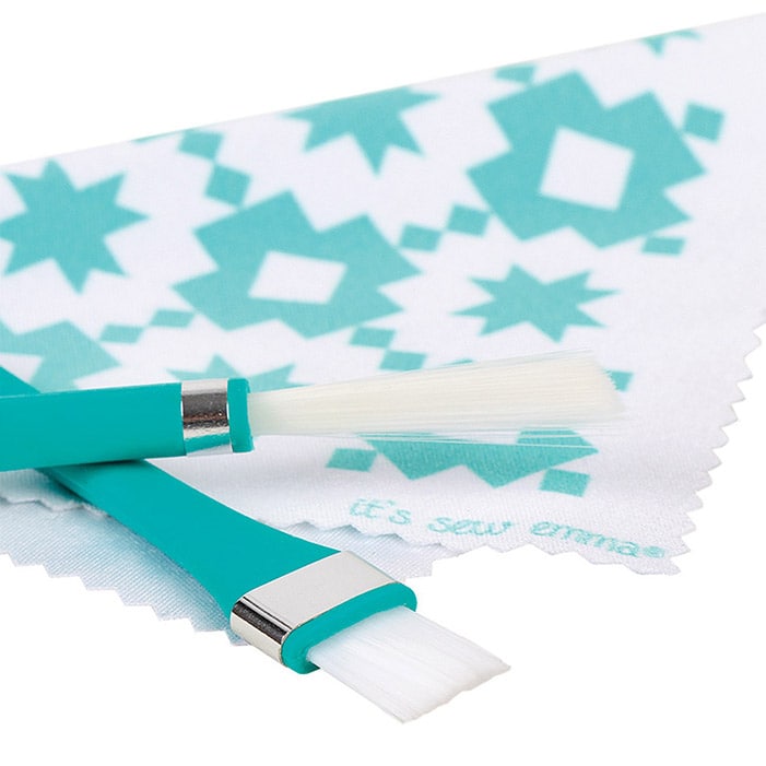image of Oh Sew Clean Brush and Cloth Set - Mint Green